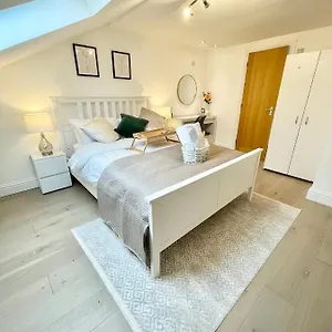  Guest house Luxury En-suite Double Bedroom Stratford E15