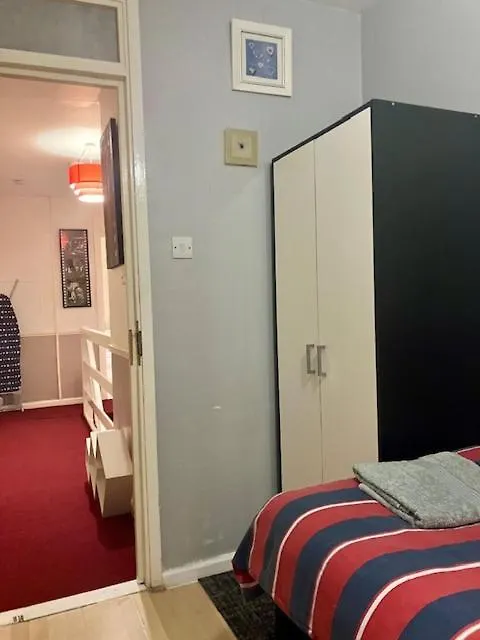 Private Stay @ London-Stratford. 0*, London United Kingdom